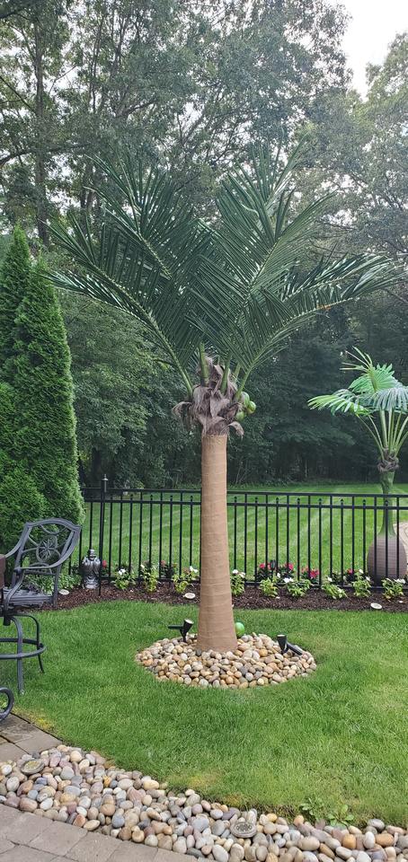 Base and fixing plate of the palm, ready to set into a planter or a floor socket