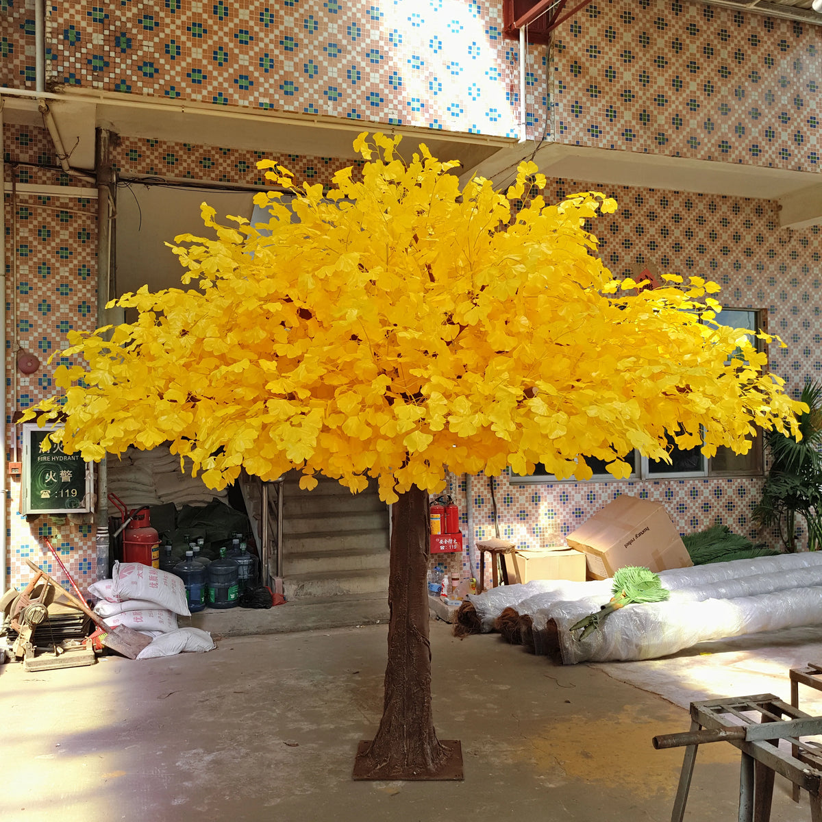 UV-resistant artificial ginkgo tree, 2m to 5m tall, fan leaves on a wide canopy