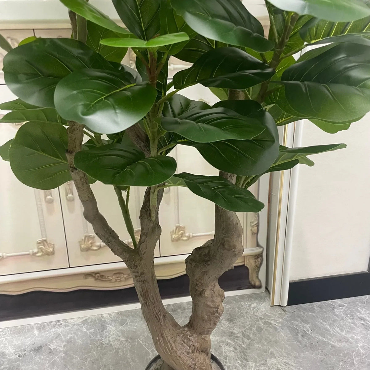Pot and base of the 150cm artificial fiddle leaf fig, topped with bark